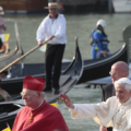 papa-in-gondola