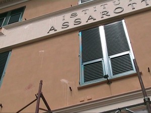 110613_assarotti-facciata-danneggiata