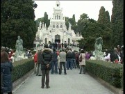 messa vescovo cimitero chiavari 3