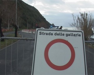 frana galleria moneglia massi chiusura