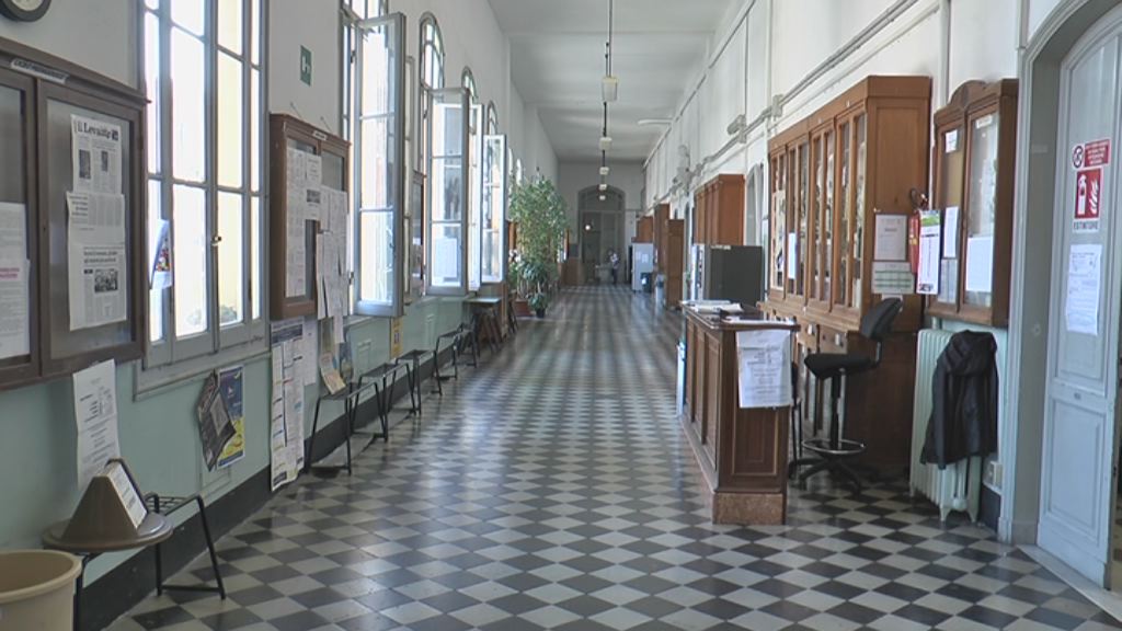 corridoio liceo delpino