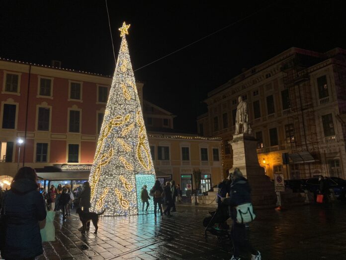 PIAZZA MATTEOTTI CHIAVARI NATALE