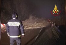 Frana sulla statale 35 dei Giovi. Coinvolta un’auto. Strada chiusa al transito
