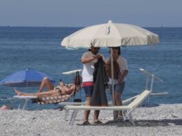 Al via il noleggio sdraio e ombrelloni in due spiagge libere di Chiavari