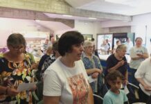 L’Eucarestia fra gli scaffali: il vescovo celebra la messa a S. Maria del Campo